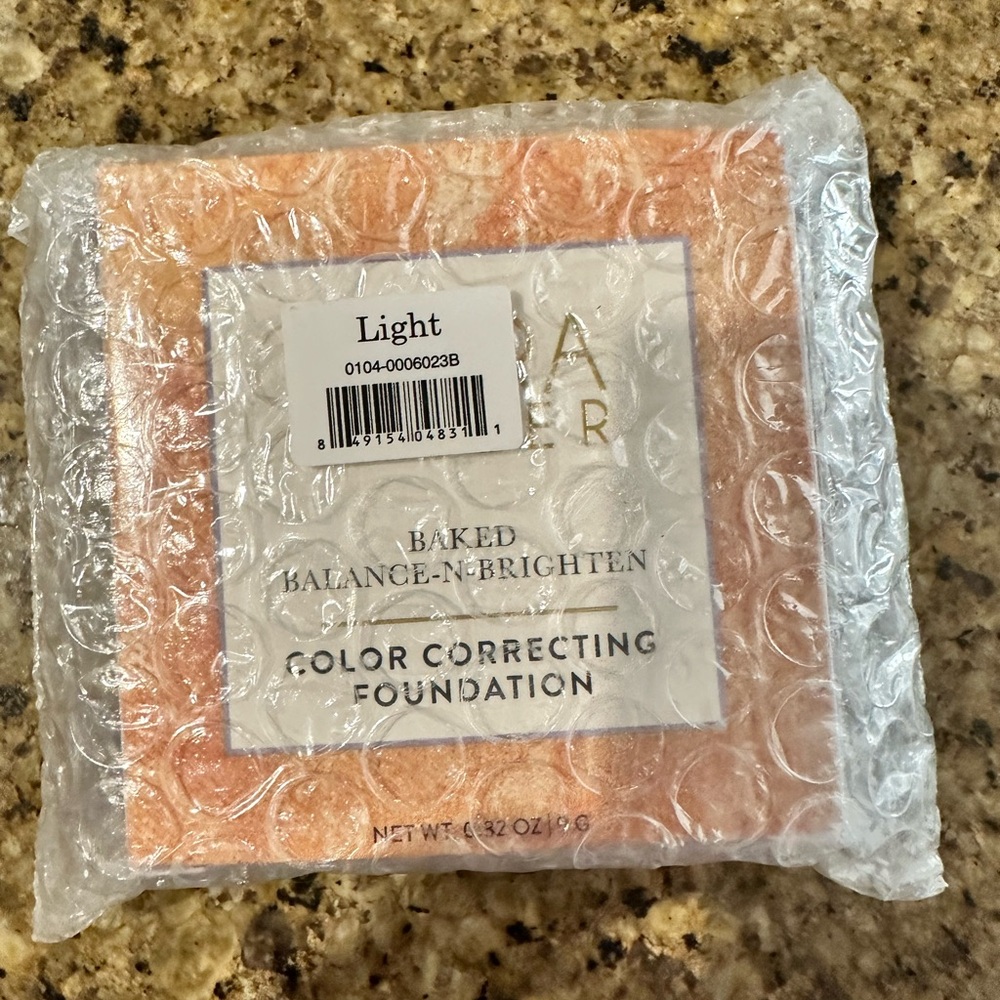 BNIB Baked Balance-n-Brighten Color Correcting Foundation Shade LIGHT
